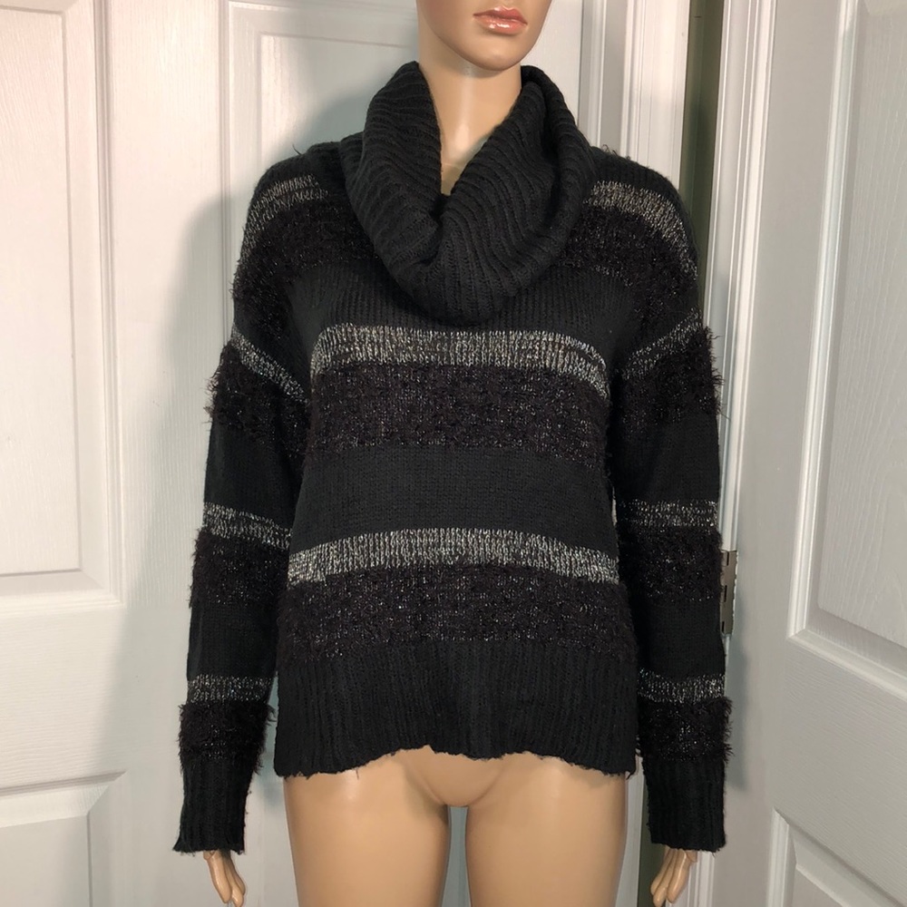 Romeo and Juliet Couture Black Sweater M